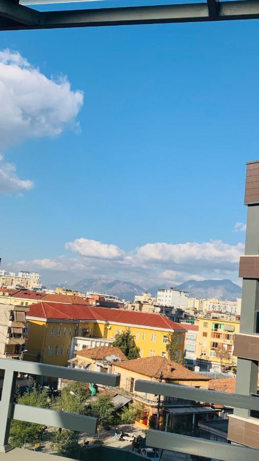 Proper Central Apartment Tirana Esterno foto