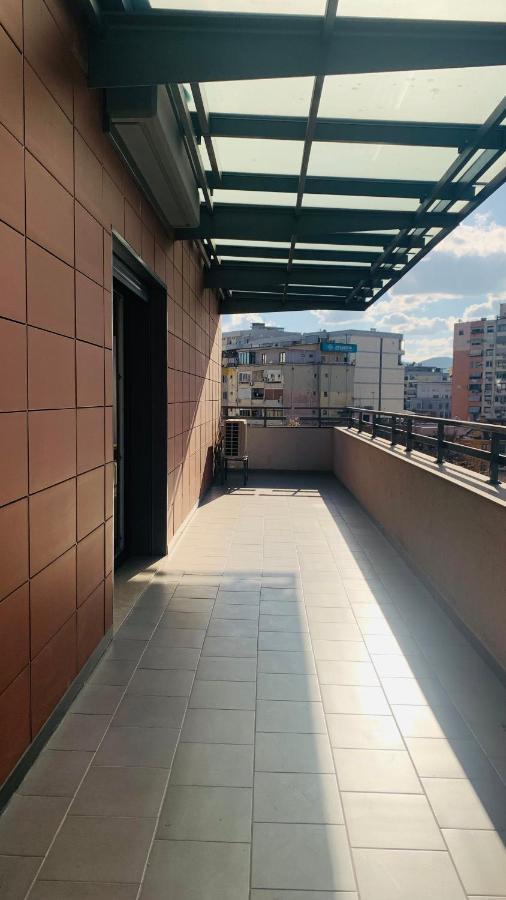 Proper Central Apartment Tirana Esterno foto