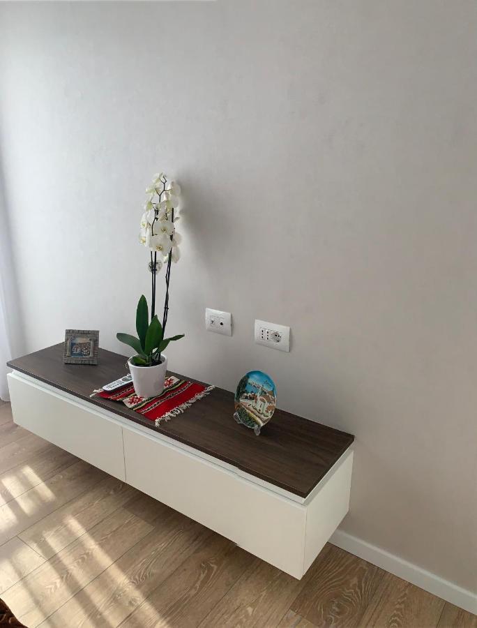 Proper Central Apartment Tirana Esterno foto