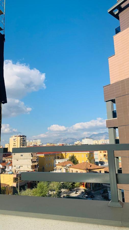 Proper Central Apartment Tirana Esterno foto